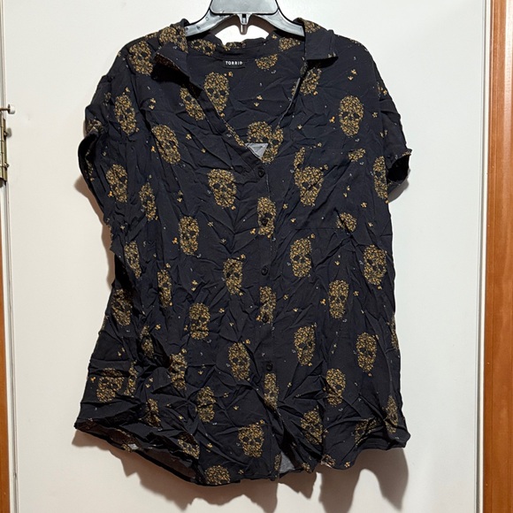 Torrid Skull Women's Top - Picture 1 of 3
